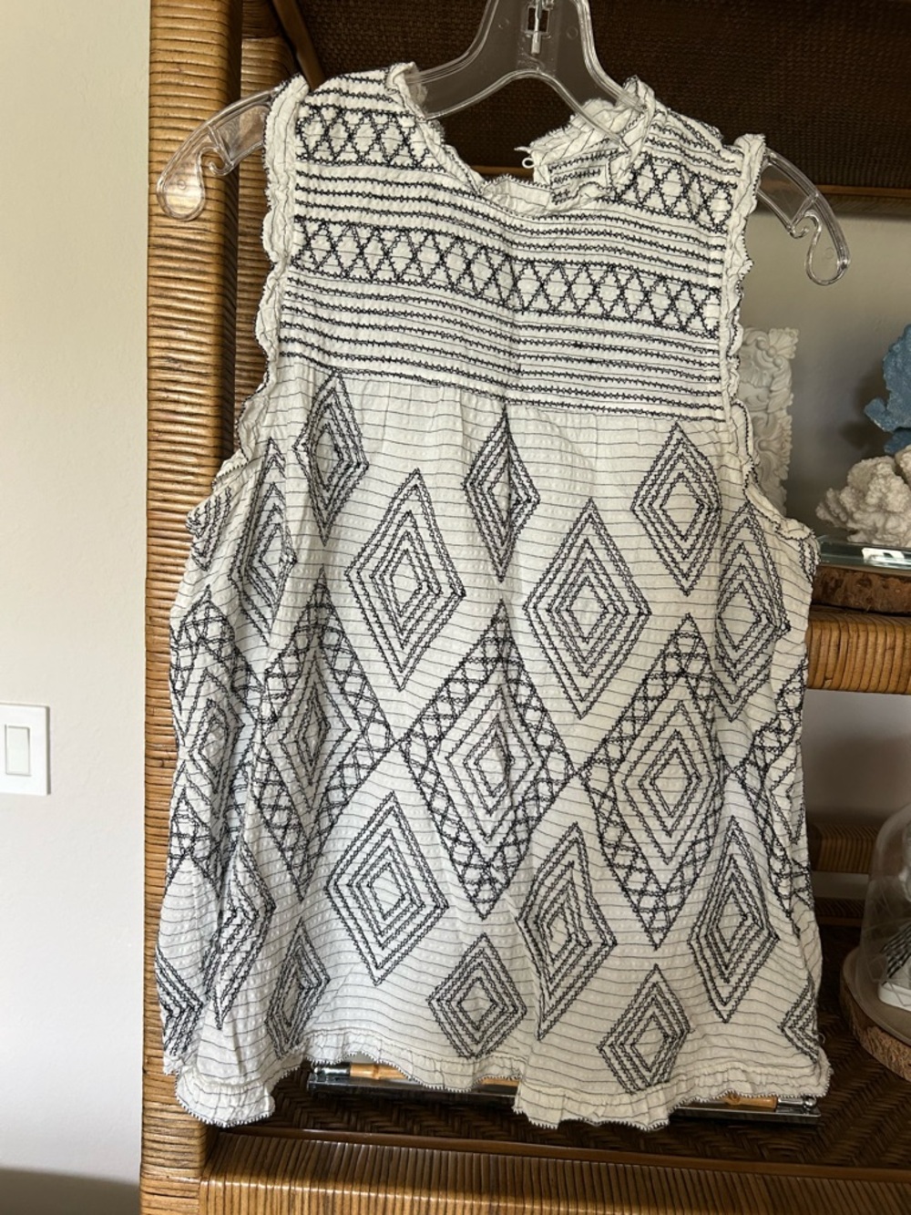 Anthropologie Sleeveless Embroidered Diamond-Print Women’s Top - White/Black